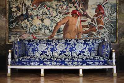 Sofa nach der Tratteggio-Retusche