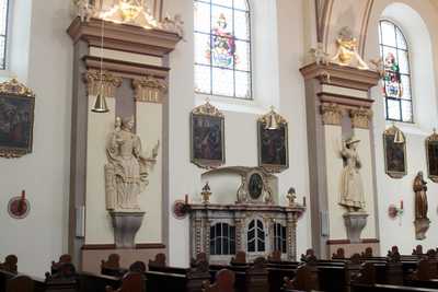 Nördliche Kirchenschiffwand, Rekonstruktion der Architekturoberflächen der Skulpturen nach Befund